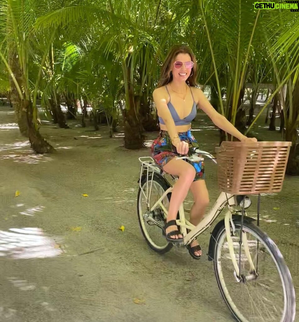 Anna Kendrick Instagram - Man, I’m gonna be so pissed when I turn around and my mom isn’t holding on anymore 🚲