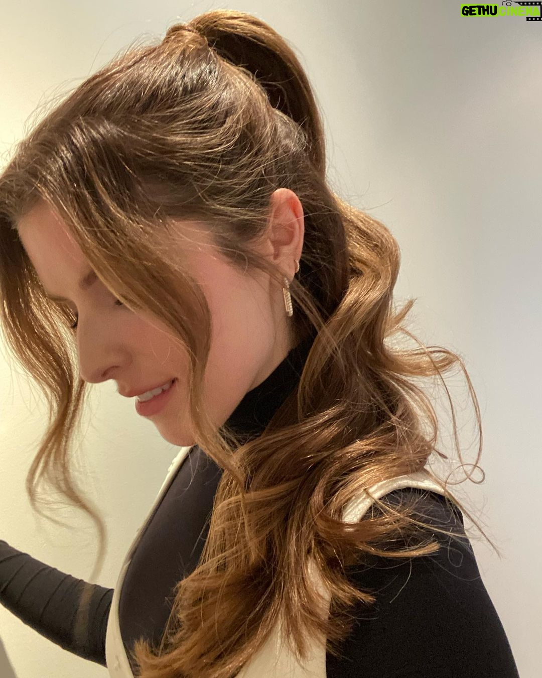 Anna Kendrick Instagram - gonna leave my body real quick