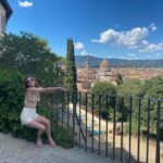 Anna Kendrick Instagram - Railings, baby! RAILINGS!!