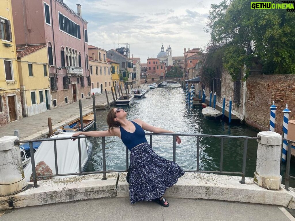 Anna Kendrick Instagram - Europe. Where I lean on railings.