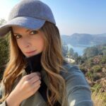 Anna Kendrick Instagram - 2020 you have been a nightmare. Grateful to be seeing the back of you, you rotted bitch. 💫