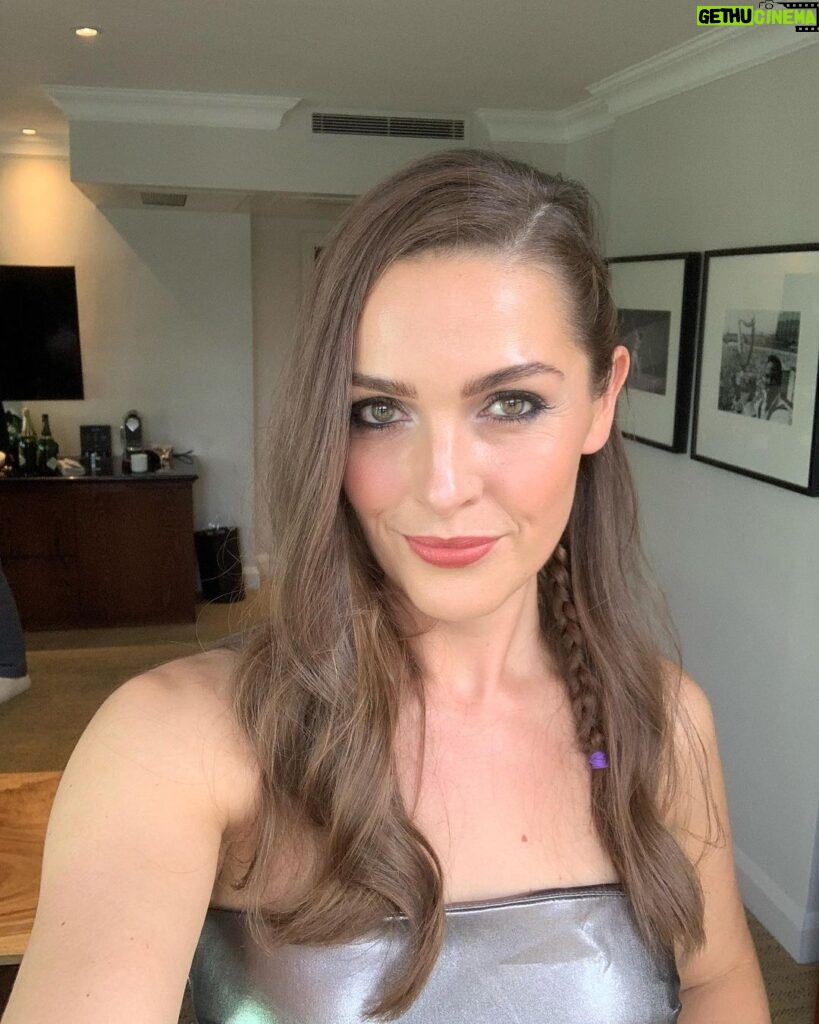 Anna Passey Instagram - Thanks for having us @insidesoapmagazine 🎉 Gorgeous night at The Inside Soap Awards, thank you to everyone who took the time to vote for @matthewjamesbailey and I 🤍 Thank you to the lovely @lambert_locks for getting me ready 🥰