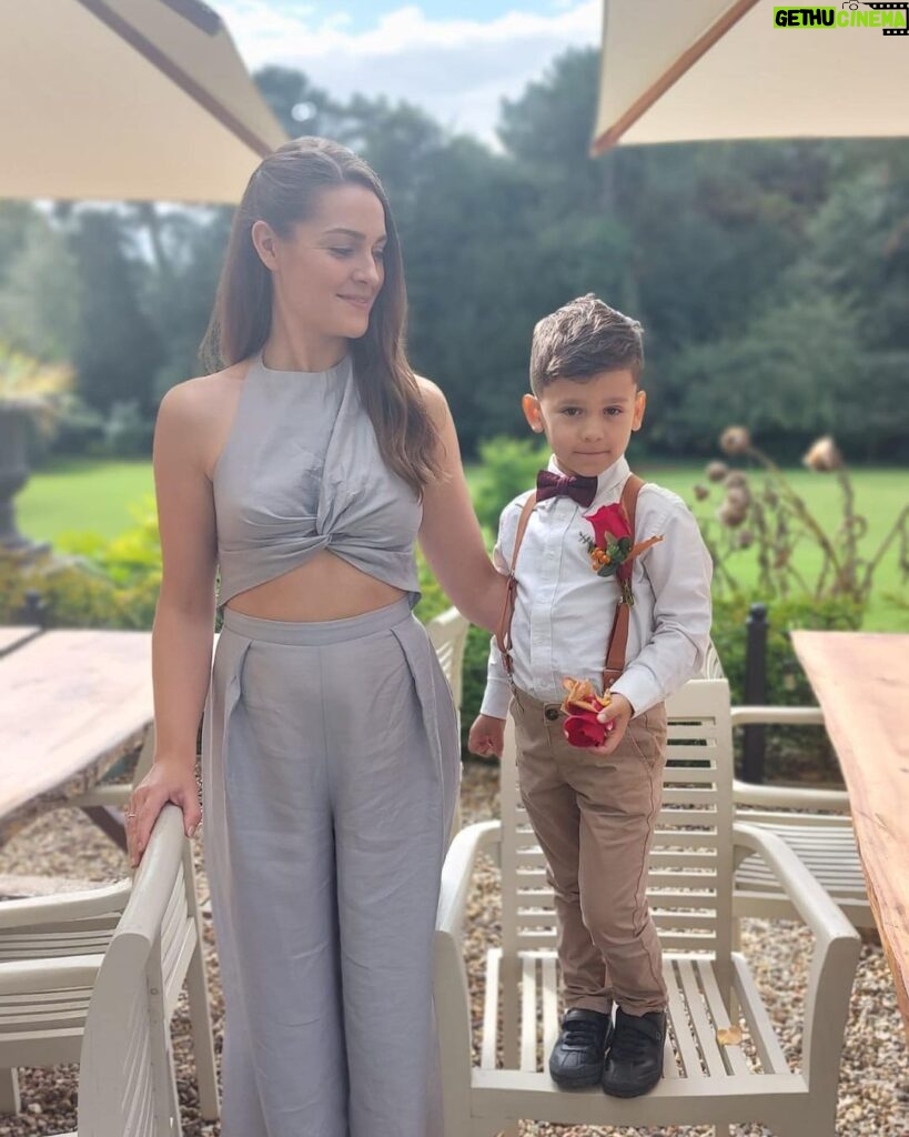 Anna Passey Instagram - Just the most lovely weekend with my family celebrating @jimrounding @luzie wedding 🤍