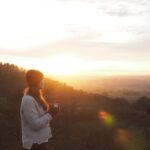 Anna Passey Instagram - The last few days have really felt like Spring is just around the corner, what better way to watch the changing of the seasons than totally immersed in nature. We have had the most UNREAL stay with @unyoked.co who have long had their cabins in AUS and NZ but now LUCKILY have some of their gorgeous little hideaways in UK. Perfect little retreats in the middle of nowhere, ideal for unwinding, relaxing and resetting to nature’s pace. Morning frost, epic sunsets, outdoor cooking and a warm snuggly bed, what more could you need?? Thank you for having us Unyoked 🤍 #kindlygifted The Middle of Nowhere