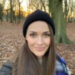 Anna Passey Instagram - When your car breaks down, but the lighting is nice ✌🏻 #priorities