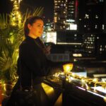 Anna Passey Instagram - Wine.Rooftop.London skyline🖤 @onehundredshoreditch