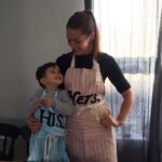 Anna Passey Instagram - In honour of the Bake Off final, here’s the cutest ever throwback to me and my littlest baking bud 🥰 Who’s going to win?? I’m backing Sandro 💫