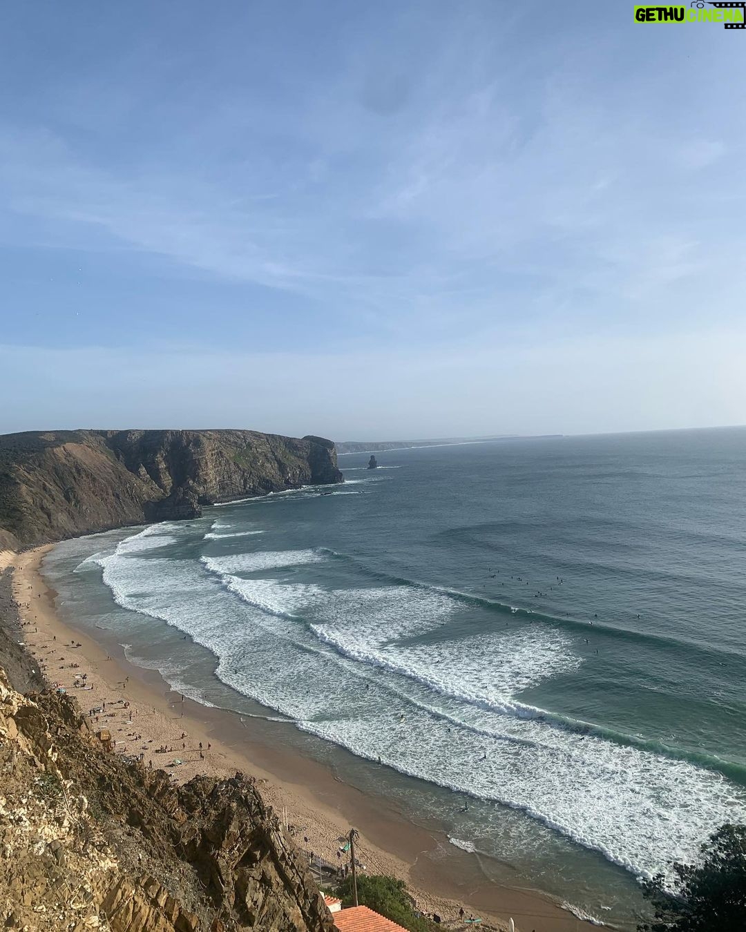 Anna Passey Instagram - Lucky when you find somewhere you’re too sad to leave.