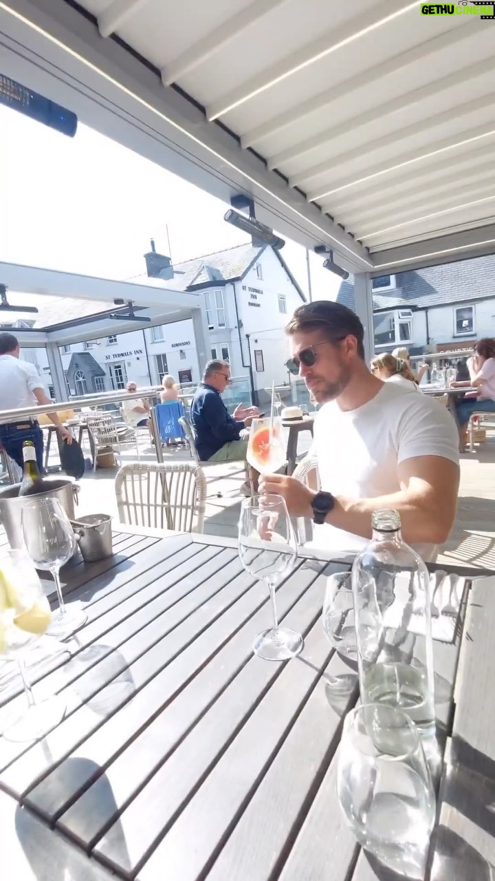 Anna Passey Instagram - Gorgeous to discover this little beauty of a place over by one of our favourite surf spots 🏄🏻♀️ @thepottedlobster_abersoch Super fresh, delicious food, an absolute sun trap of a terrace and the lovliest team running things. You won’t be able to get rid of us now! What a fun afternoon 🤍 thank you for spoiling us! If you’re going- get the cocktails, get the seafood platter and absolutely make it to dessert! I also spotted a lovely little log burner inside , looks like the perfect spot to warm up after winter surfs! #kindlyprgifted