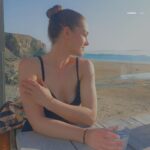 Anna Passey Instagram - Bank holidays are for beaches.