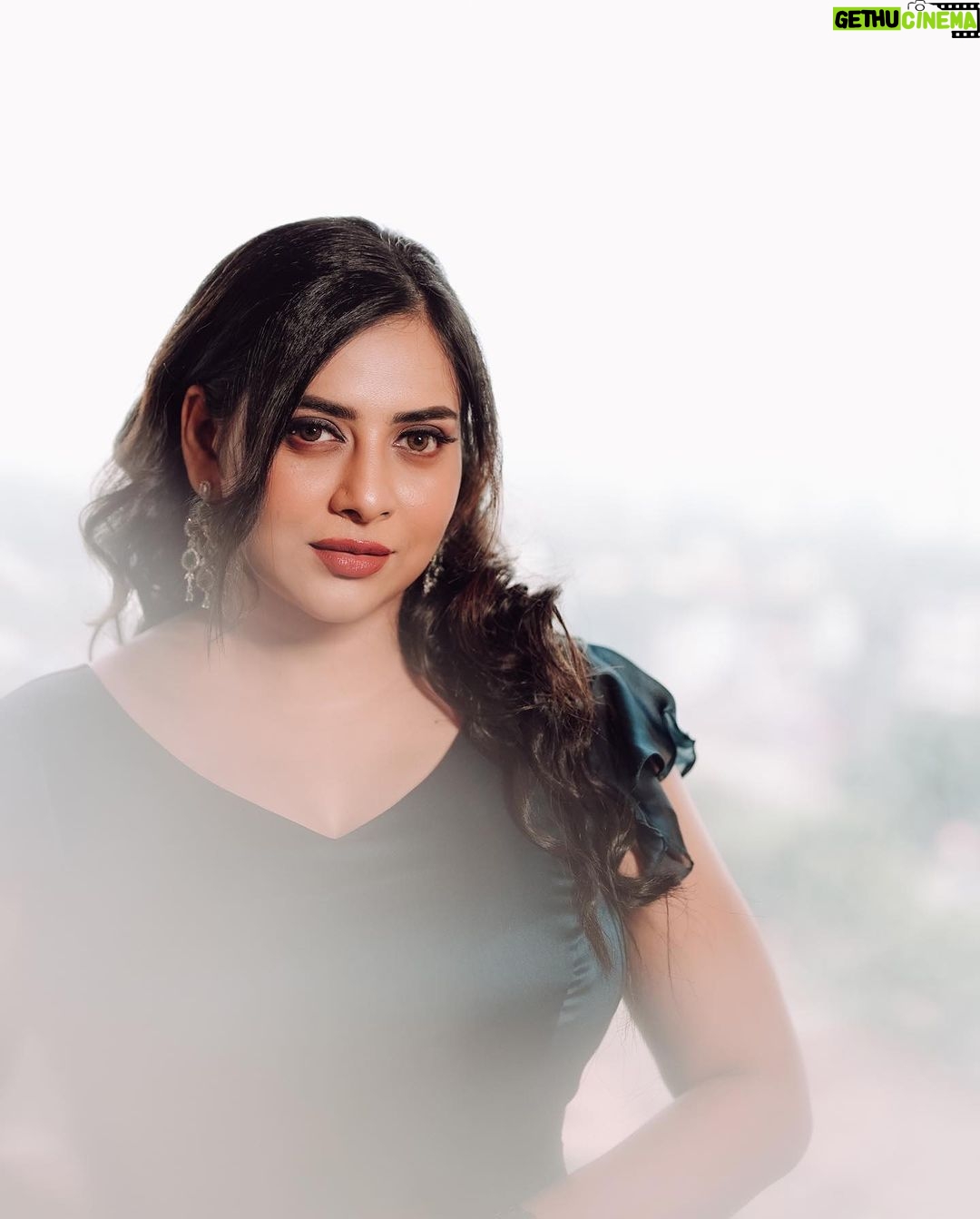 Anna Rajan Instagram - A touch of elegance. MUA @vini_makeup_artist_. 👗 @nova_fashion_boutique_by_brind. Photography @yadhukrishnan_tcr. Jewellery. @sappuz_rental_costume