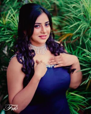 Anna Rajan Instagram - Its not about being noticed , its about being remembered  MUA @vini_makeup_artist_  Costume @vedas_bridalstudio  #annaspeeks #lichi #actress #smile #blue #tamilcinema #telugu #teluguactress