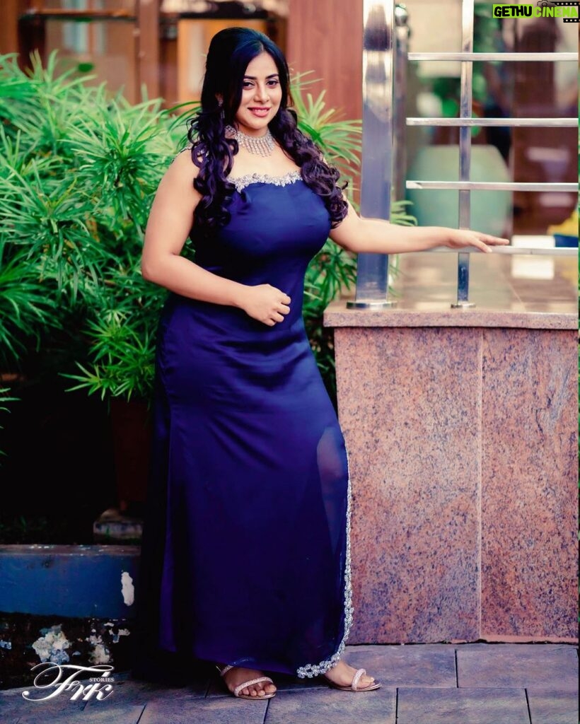 Anna Rajan Instagram - Its not about being noticed , its about being remembered MUA @vini_makeup_artist_ Costume @vedas_bridalstudio #annaspeeks #lichi #actress #smile #blue #tamilcinema #telugu #teluguactress