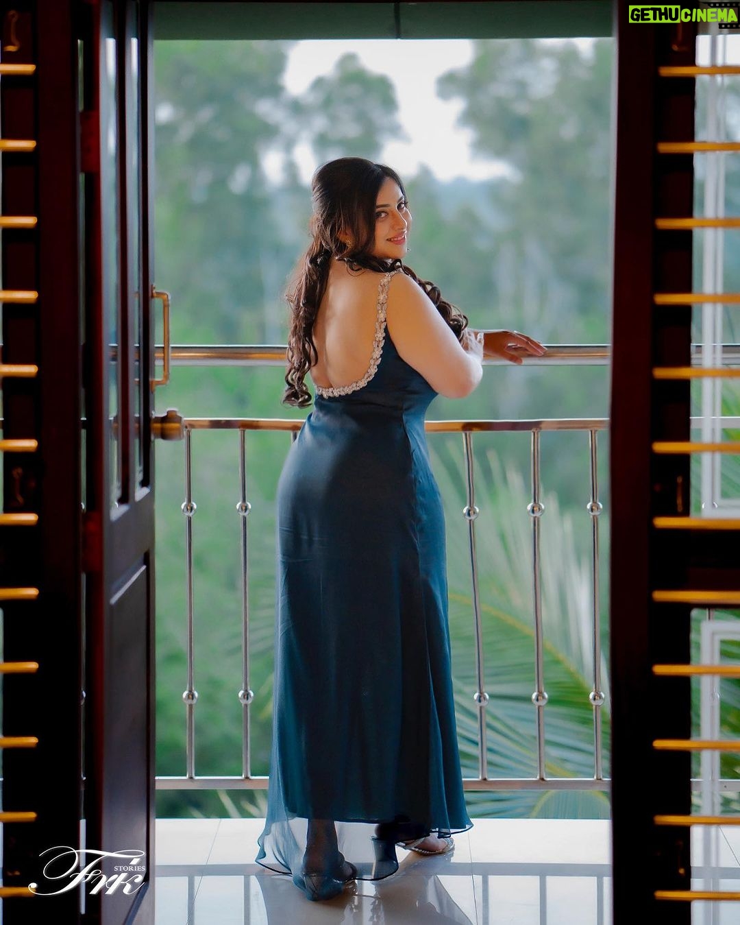 Anna Rajan - 26.2K Likes - Its not about being noticed , its about being remembered MUA @vini_makeup_artist_ Costume @vedas_bridalstudio #annaspeeks #lichi #actress #smile #blue #tamilcinema #telugu #teluguactress