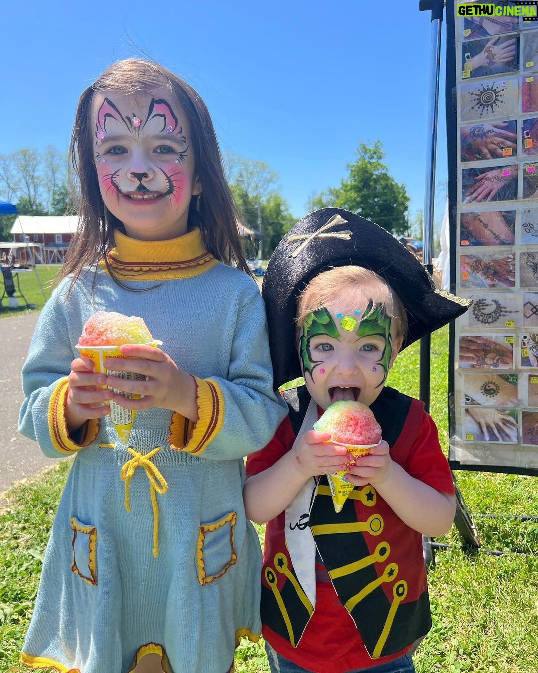 Anna Wood Instagram - Mother’s Day Hudson Valley Pirates Festival. Swipe to see the post-pirates-fest-snooze-fest.