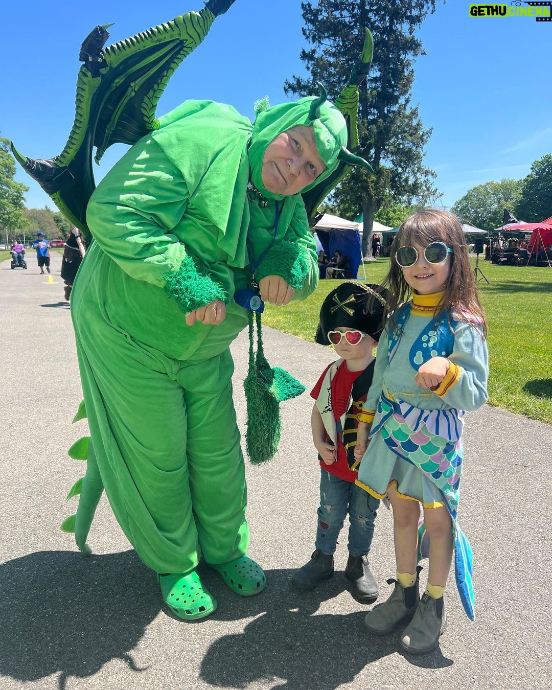 Anna Wood Instagram - Mother’s Day Hudson Valley Pirates Festival. Swipe to see the post-pirates-fest-snooze-fest.
