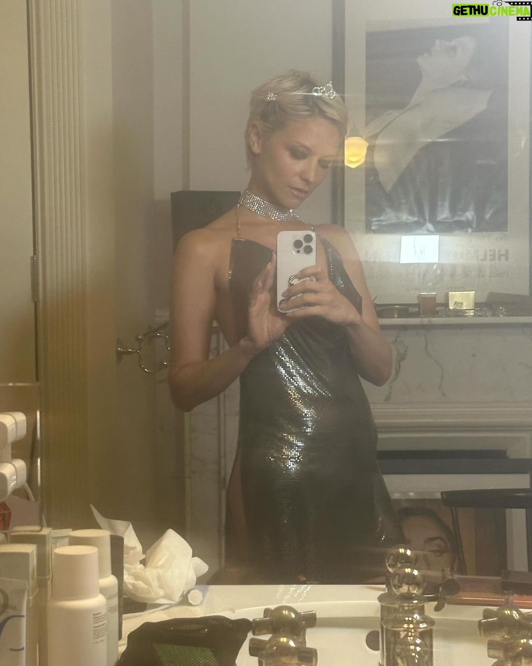 Annabelle Dexter-Jones Instagram - ✨One night in PARIS ✨