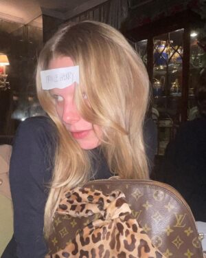Annabelle Dexter-Jones Instagram - See slide 5/6 pls 

📸 @katkorb