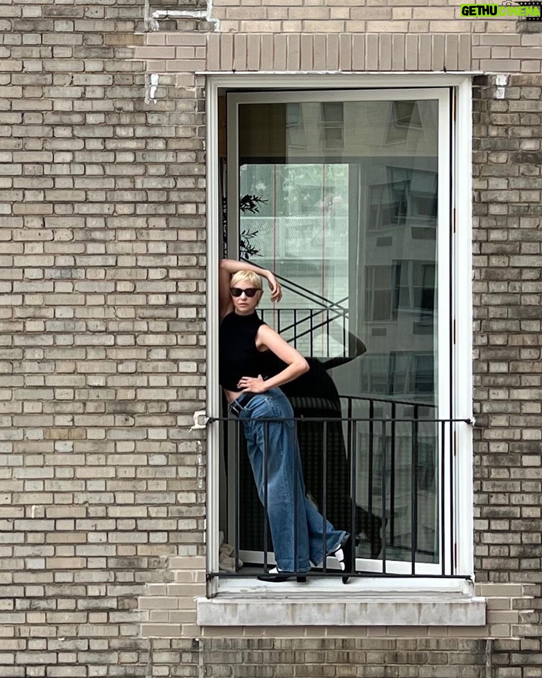 Annabelle Dexter-Jones Instagram - ‘Rear Window’ but make it @madewell #mymadewell #madewellpartner