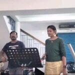 Annabharathi Berchmans Instagram - அன்னபாரதி பாட்டு🎵 எப்படி இருக்கு 😜 இரவுக்கும் பகலுக்கும் இனி என்ன வேலை 😍😻😻🎤