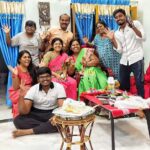 Annabharathi Berchmans Instagram - நல்லதொரு குடும்பம் பல்கலைக்கழகம் " எங்கள் வீட்டில் எல்லா நாளும் கார்த்திகை.. எங்கள் நிலவில் என்றும் இல்லை தேய்பிறை.. கிளி கூட்டம் போல் எங்கள் கூட்டமே இது ஆனந்த பூந்தோட்டம் அன்பின் ஆலயம்"❤❤❤ அனைவருக்கும் இனிய கார்த்திகை தீபத்திருநாள் நல்வாழ்த்துக்கள்😍 #Annabharathi #anbudannabharathi #bigboss #biggboss7 #bigbossseason7 #family #familyphotography