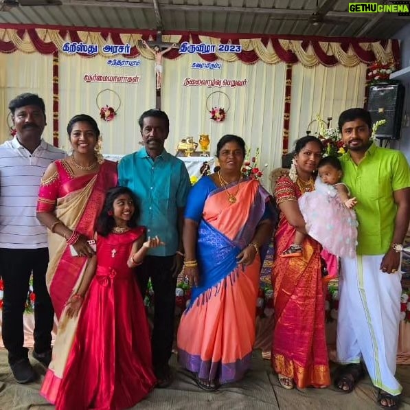 Annabharathi Berchmans Instagram - நல்லதொரு குடும்பம் பல்கலைக்கழகம் " எங்கள் வீட்டில் எல்லா நாளும் கார்த்திகை.. எங்கள் நிலவில் என்றும் இல்லை தேய்பிறை.. கிளி கூட்டம் போல் எங்கள் கூட்டமே இது ஆனந்த பூந்தோட்டம் அன்பின் ஆலயம்"❤❤❤ அனைவருக்கும் இனிய கார்த்திகை தீபத்திருநாள் நல்வாழ்த்துக்கள்😍 #Annabharathi #anbudannabharathi #bigboss #biggboss7 #bigbossseason7 #family #familyphotography
