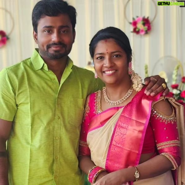 Annabharathi Berchmans Instagram - நல்லதொரு குடும்பம் பல்கலைக்கழகம் " எங்கள் வீட்டில் எல்லா நாளும் கார்த்திகை.. எங்கள் நிலவில் என்றும் இல்லை தேய்பிறை.. கிளி கூட்டம் போல் எங்கள் கூட்டமே இது ஆனந்த பூந்தோட்டம் அன்பின் ஆலயம்"❤❤❤ அனைவருக்கும் இனிய கார்த்திகை தீபத்திருநாள் நல்வாழ்த்துக்கள்😍 #Annabharathi #anbudannabharathi #bigboss #biggboss7 #bigbossseason7 #family #familyphotography