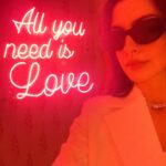 Anne Hathaway Instagram - See you tomorrow 😎✨@drewbarrymore✨😎