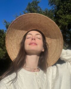 Anne Hathaway Instagram - ✨all gratitude✨