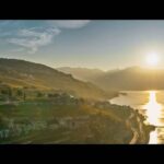 Anne Hathaway Instagram – No one can beat the Grand Tour of @MySwitzerland…not even me and @rogerfederer 🤔🇨🇭🚗 #GrandTourOfSwitzerland #gtos