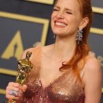 Anne Hathaway Instagram – She did that 🤗 
Wearing that 💜 ✨!
(And THAT! 💚🤩😍)
Congrats to my incandescent buddy @jessicachastain on your much deserved win!!!