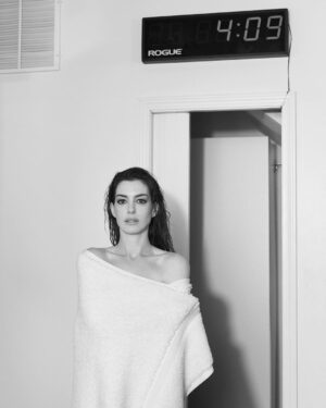 Anne Hathaway Instagram - Mood swing.
@interviewmag
#workit