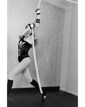 Anne Hathaway Instagram - Mood swing.
@interviewmag
#workit