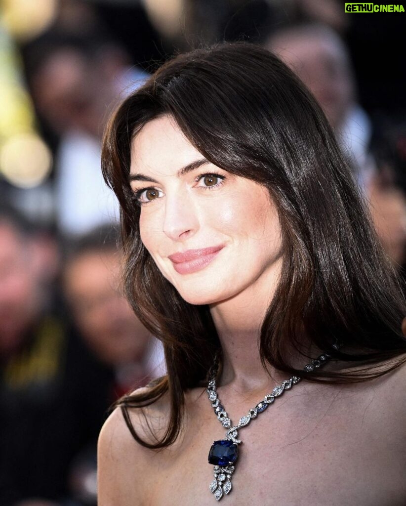 Anne Hathaway Instagram - Thank you @bulgari! I am so honored to be a new ambassador and to have had the chance to debut this stunning piece from #EdenTheGardenofWonders collection at #Cannes2022. So looking forward to making more memories together! #ArmageddonTime #Bulgari #BulgariHighJewelry #StarsInBulgari Photography: @gettyentertainment