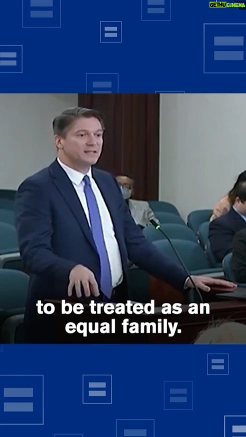 Anne Hathaway Instagram - I’m horrified by the attacks on LGBTQ+ kids and their families in Florida: schools should be a place where kids are safe to fully be themselves. Florida’s “Don’t Say Gay or Trans” bill is a cruel and unconscionable attack on LGBTQ+ kids and families which has no business being signed into law. Kids should not have to hide or erase parts of their identity ANYWHERE. Lawmakers should be making schools safer, not erasing communities from classrooms. Video reposted with permission from @humanrightscampaign. #ProtectTransKids #HumanRightsCampaign
