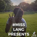 Anne Hathaway Instagram - Guess who’s back? 👋🏾 @aarynnlang here, taking over Annie’s Instagram for a second year of #MissLangPresents 🎉! Excited to share some more conversations with change makers who I absolutely admire! Stay tuned, I’m here all week!