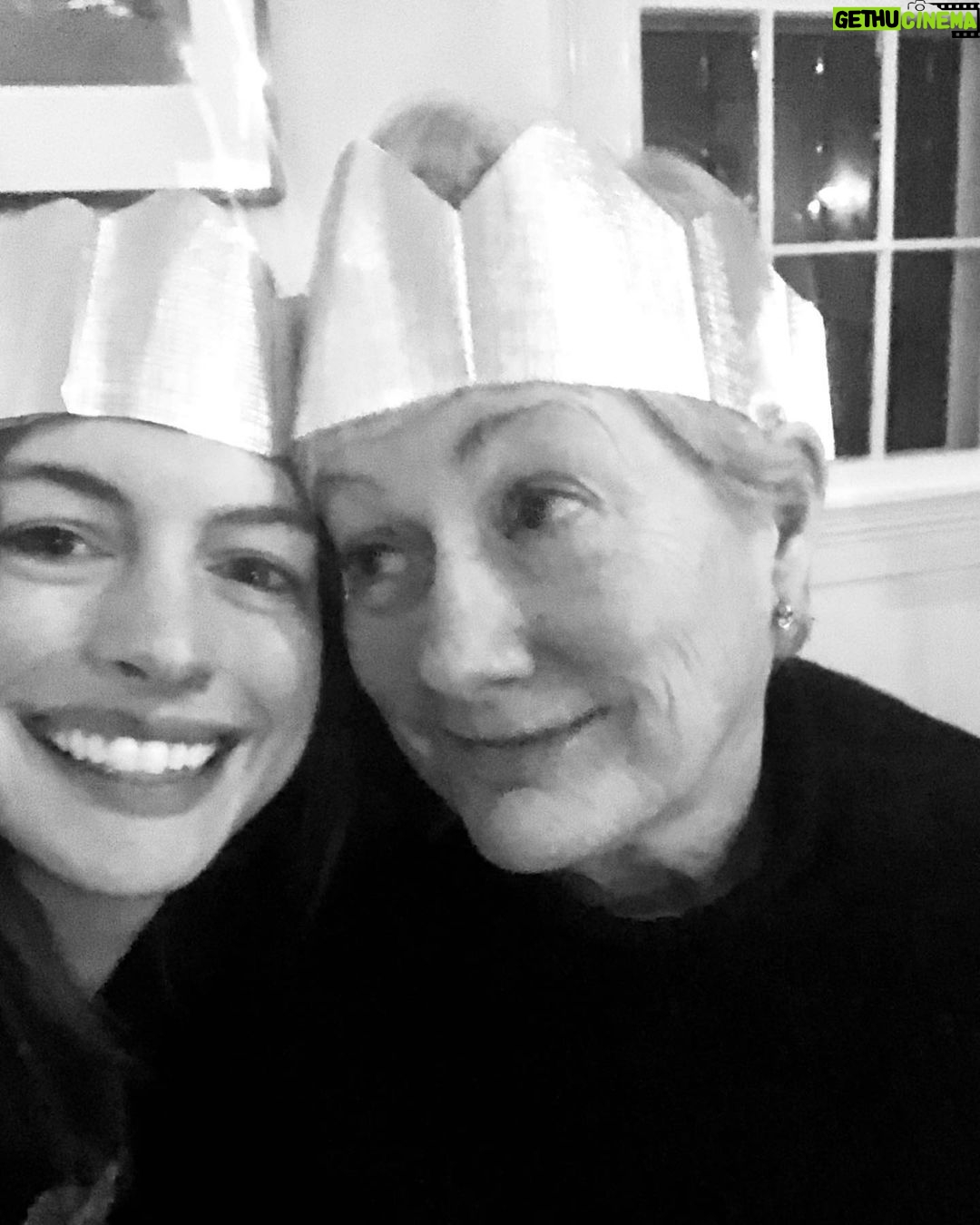 Anne Hathaway Instagram - Happy Mother’s Day to Queen Kate, the Cutest! You deserve everything in the world, including a better camera than the one I used to take this photo 👑 ♥️ 📸 ♥️ 👑