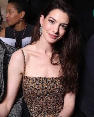 Anne Hathaway Instagram - Oh last night was fun.
Thank you @pppiccioli and @maisonvalentino.