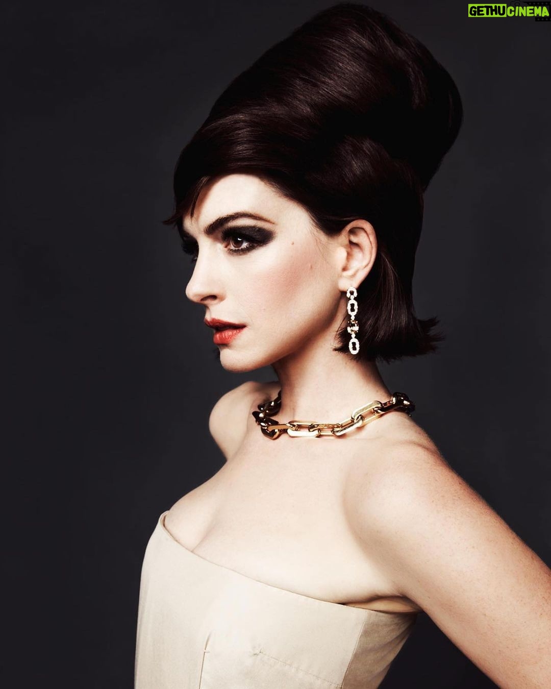 Anne Hathaway Instagram - Well, this was fun ✨ Thank you for having me, @crfashionbook China! 📸: @abdmstudio Art Direction: @elliottfoote Fashion: @gaultier_comme_jeanpaul Hair: @hairbyadir Makeup: @jilliandempsey Manicure: @tombachik Set Design: @woodenladder Production: @crawfordandcoproductions
