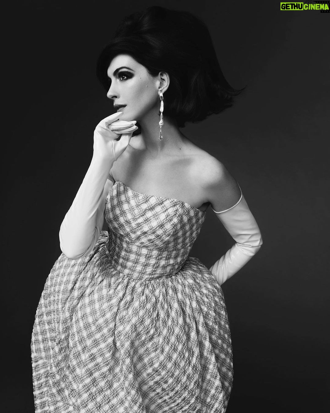 Anne Hathaway Instagram - Well, this was fun ✨ Thank you for having me, @crfashionbook China! 📸: @abdmstudio Art Direction: @elliottfoote Fashion: @gaultier_comme_jeanpaul Hair: @hairbyadir Makeup: @jilliandempsey Manicure: @tombachik Set Design: @woodenladder Production: @crawfordandcoproductions