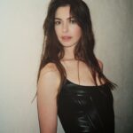 Anne Hathaway Instagram - What an honor to shoot with the legend @cassblackbird for @portermagazine. Words by the darling @eiffeltyler. Hope you enjoy! xx @portermagazine for @netaporter Stylist: @hels_broadfoot Art Director: @kelly0n Entertainment Partnerships Director: @theannabelbrog Hair: @hairbyorlandopita Makeup: @gucciwestman Entertainment Editor: @olivesw Content Director: @alcaselyhayford