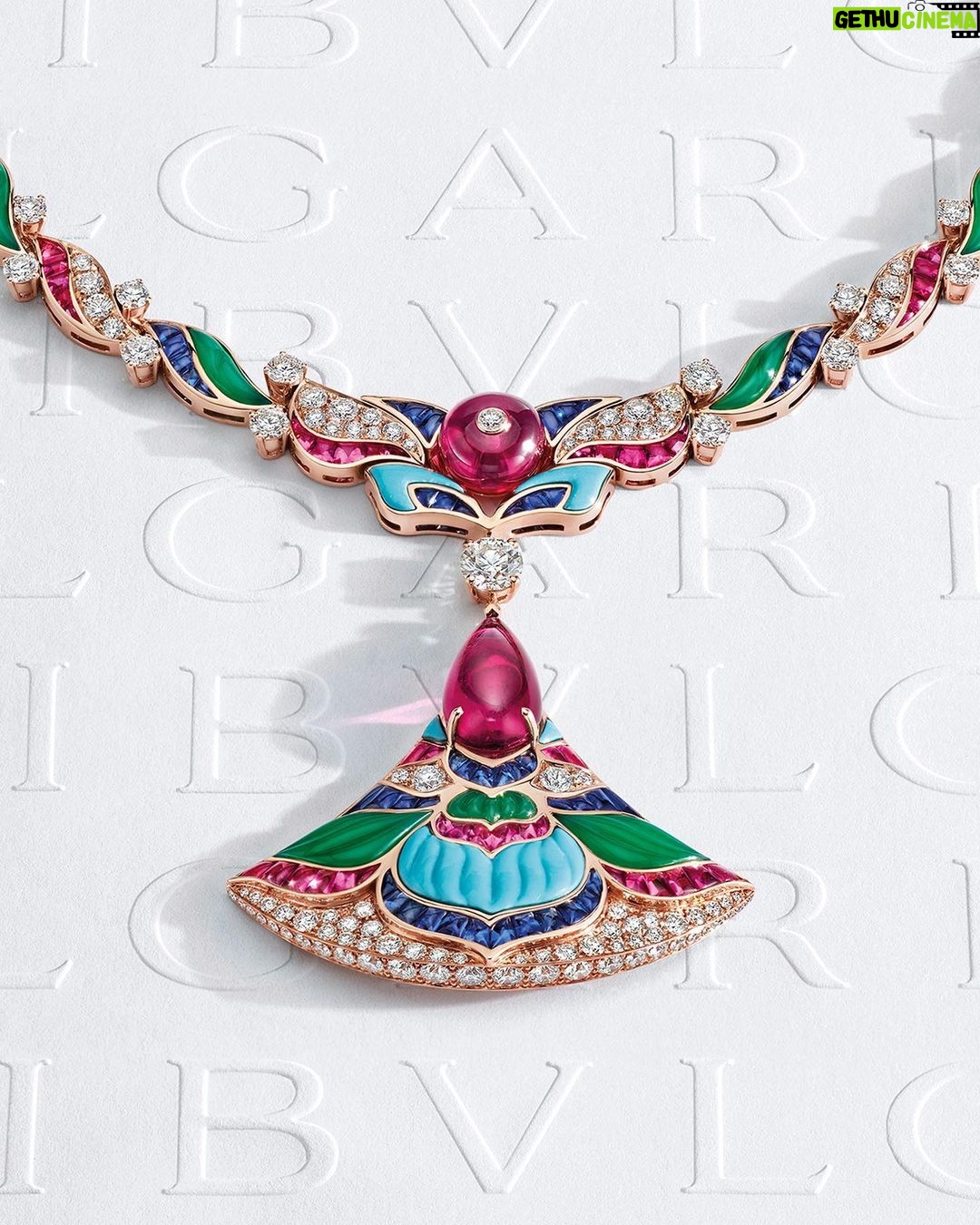 Anne Hathaway Instagram - “With its intricate mosaic design inspired by the Mughal Empire, the Oriental Mosaic necklace symbolizes bold magnificence. It makes you feel as only Bulgari High Jewelry can.” Starring @annehathaway Shot by @davidsimsofficial Video making-of by @atravisio Directed by @maxim.derevianko Music by @guazzonemarco #Bulgari #BulgariHighJewelry #BulgariMediterranea #MagnificenceNeverEnds