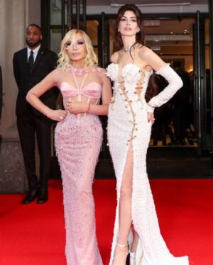 Anne Hathaway Instagram - Thank you so much to the birthday girl @donatella_versace for having me last night! It was a great evening with even greater friends in a custom dress by @versace with incredible jewels by @bulgari. Thank you so much to the incomparable Anna Wintour and the entire team at @voguemagazine. 
And Happy Birthday Donatella!!!!
#metgala