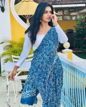 Ansha Mohan Instagram - 🌻🐝

Photography  by💙 @shinetomchacko_official 

@bloomhotels @vivekanandanviralaanu 

#photo #photoshoot #photooftheday #instagood #instamood #instadaily #ootd #ootdshare #outfitoftheday #streetstyle #trend #photography #lookbook #goodhairday #photomood #shootmode #fashion #fashioninspo #style #styleinspo #girlpower #styleicon #fashionable #fashionnova #fashionblogger #styleblogger