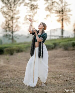 Ansha Mohan Instagram - Neeelipenn dance kalikkum 💃🏾

.
Camera @shalby_peppeads  @peppeads 
Makeover @bridalart_by_riya 
@riya_shalby 

.

#photo #photoshoot #photooftheday #instagood #instamood #instadaily #ootd #ootdshare #outfitoftheday #streetstyle #trend #photography #lookbook #goodhairday #photomood #shootmode #fashion #fashioninspo #style #styleinspo #girlpower #styleicon #fashionable #fashionnova #fashionblogger #styleblogger