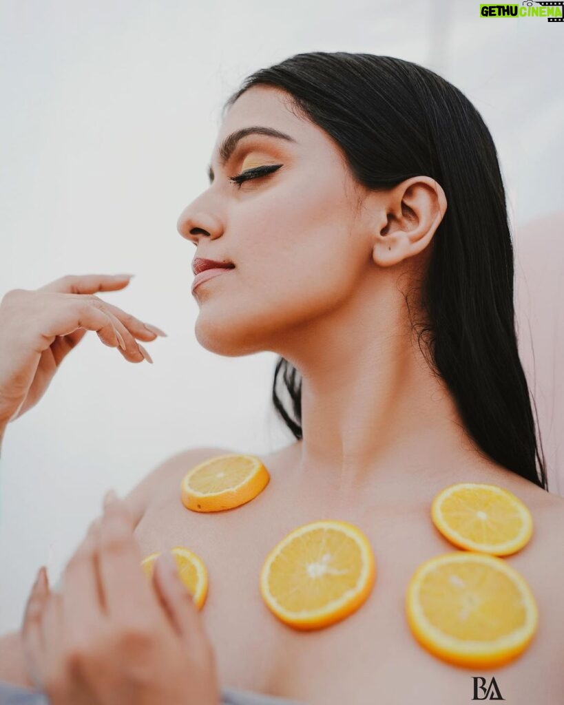 Ansha Mohan Instagram - Orange wow wow wooow🍊 . Makeover @bridalart_by_riya Photography @shalby_peppeads . #fyp