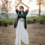 Ansha Mohan Instagram - Neeelipenn dance kalikkum 💃🏾 . Camera @shalby_peppeads @peppeads Makeover @bridalart_by_riya @riya_shalby . #photo #photoshoot #photooftheday #instagood #instamood #instadaily #ootd #ootdshare #outfitoftheday #streetstyle #trend #photography #lookbook #goodhairday #photomood #shootmode #fashion #fashioninspo #style #styleinspo #girlpower #styleicon #fashionable #fashionnova #fashionblogger #styleblogger