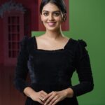 Ansha Mohan Instagram - Bold & black🖤🏴‍☠️ . Photography @rejibhaskar_ Makeover @shari_naressh_makeup Location @picco.kochi Wearing @chakitha_designs . #fyp