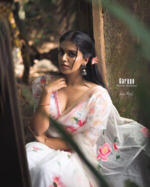 Ansha Mohan Instagram - നിറാമയം l🌸

.
Wearing @garggyboutique 
Makeover @nashash_makeover 
Photography @aswal_shaji 

.

#photo #photoshoot #photooftheday #instagood #instamood #instadaily #ootd #ootdshare #outfitoftheday #streetstyle #trend #photography #lookbook #goodhairday #photomood #shootmode #fashion #fashioninspo #style #styleinspo #girlpower #styleicon #fashionable #fashionnova #fashionblogger #styleblogger