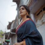 Ansha Mohan Instagram – கண்ணகி🤍

.
Photography @rd_stories93 
Saree @kanchi_cottonsarees 
Makeover @nashash_makeover
Jwels @nashashrentaljewellery